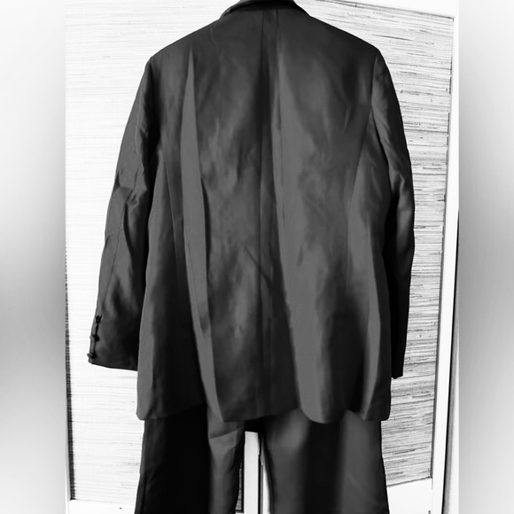 NWT TS Couture Elegant Formal Suit with Satin Lapel - Picture 9 of 9